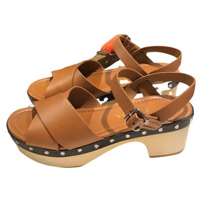 Wooden platform sandals