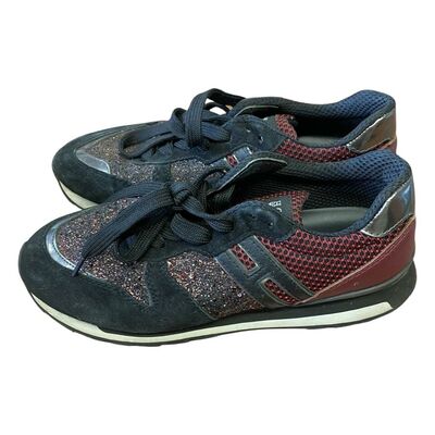 Low top sneakers